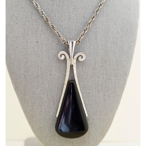 Vintage Black Pendant Necklace 25 Inches by Avon i9 - Picture 3 of 4